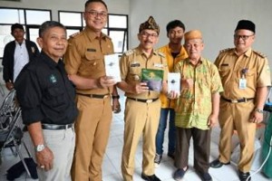 Pj Bupati Kuningan berfoto bersama usai menghadiri muscab APEKI.